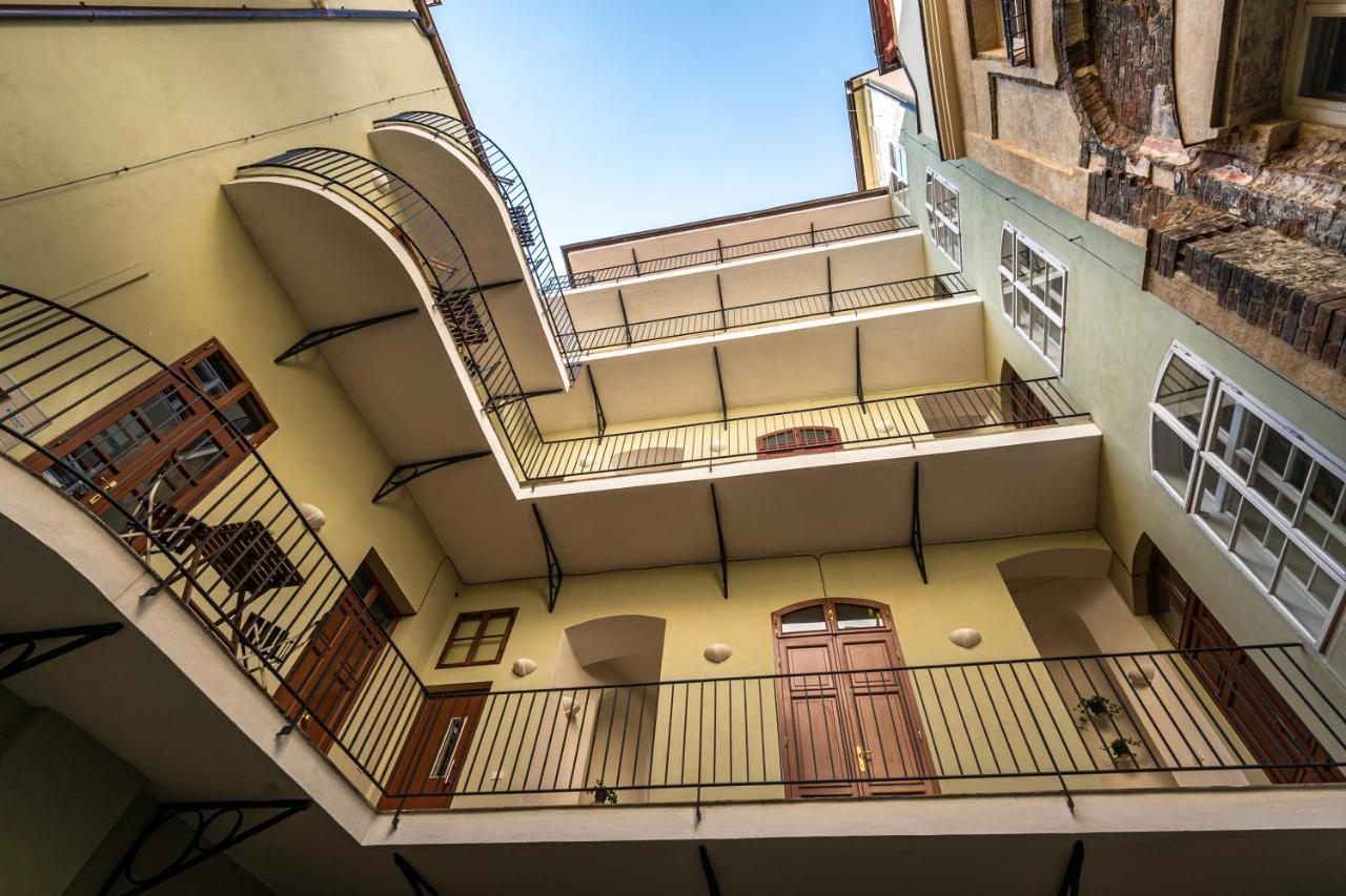 Charles Apartments In Old Town ปราก ภายนอก รูปภาพ